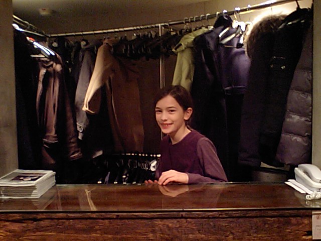 http://www.musicasa.co.jp/blanc_blog/110218cloak.JPG