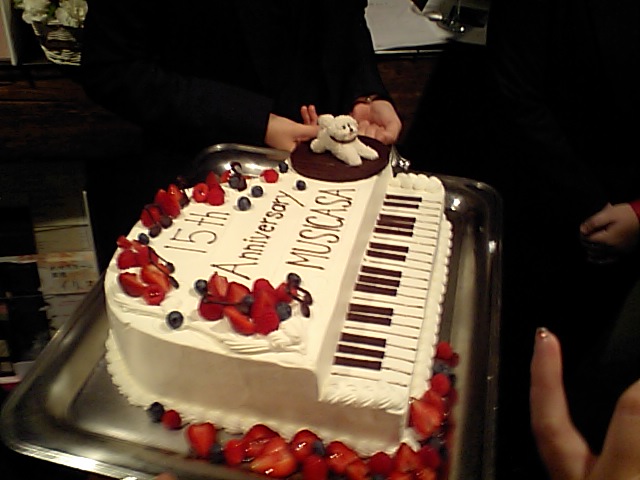 http://www.musicasa.co.jp/topics/101114cake.JPG