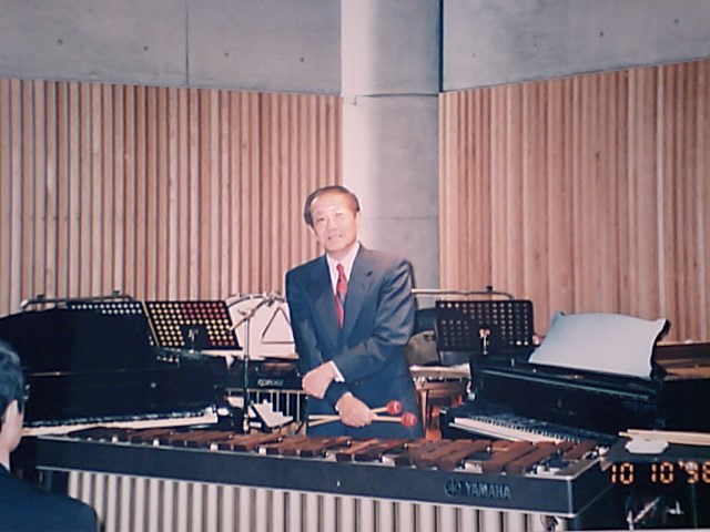 http://www.musicasa.co.jp/topics/19961010_1.JPG