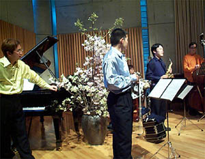 http://www.musicasa.co.jp/topics/20010415b.jpg